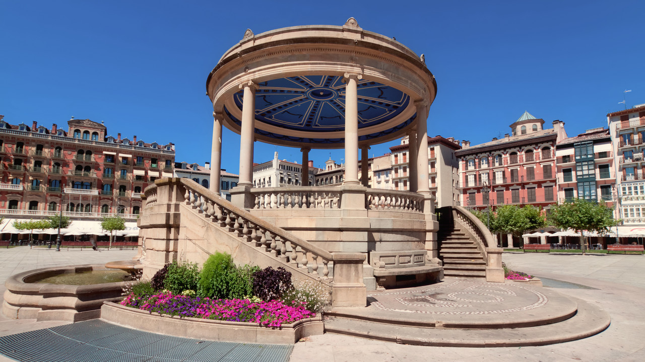 Vuelos baratos de Málaga a Pamplona a partir de 88 €