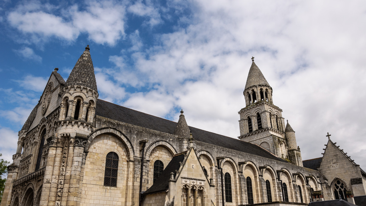 Vols pas chers depuis Paris vers Poitiers à partir de 100 €