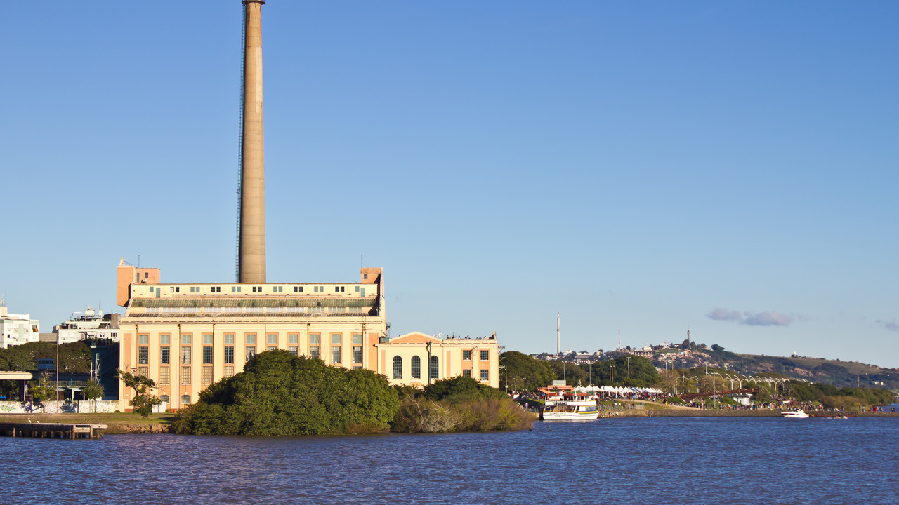 Cheap flights from Shenzhen to Porto Alegre from £703