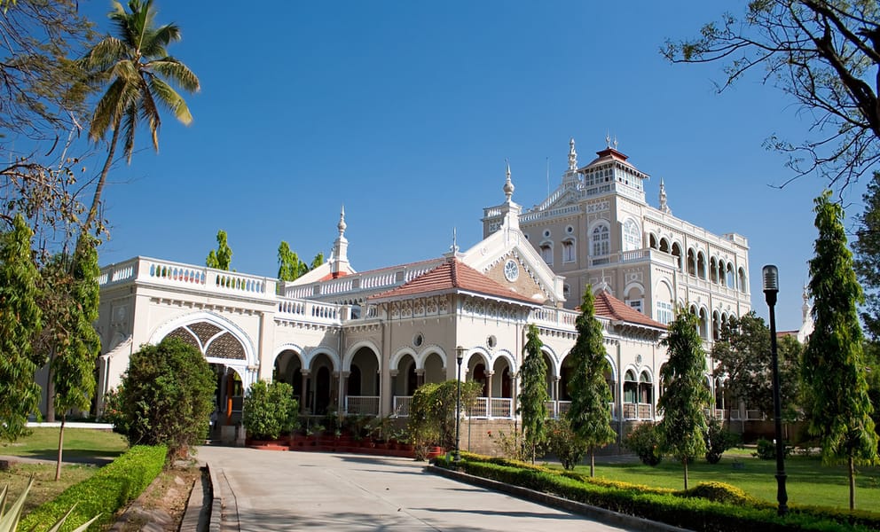 Cheap car rentals in Pune, India