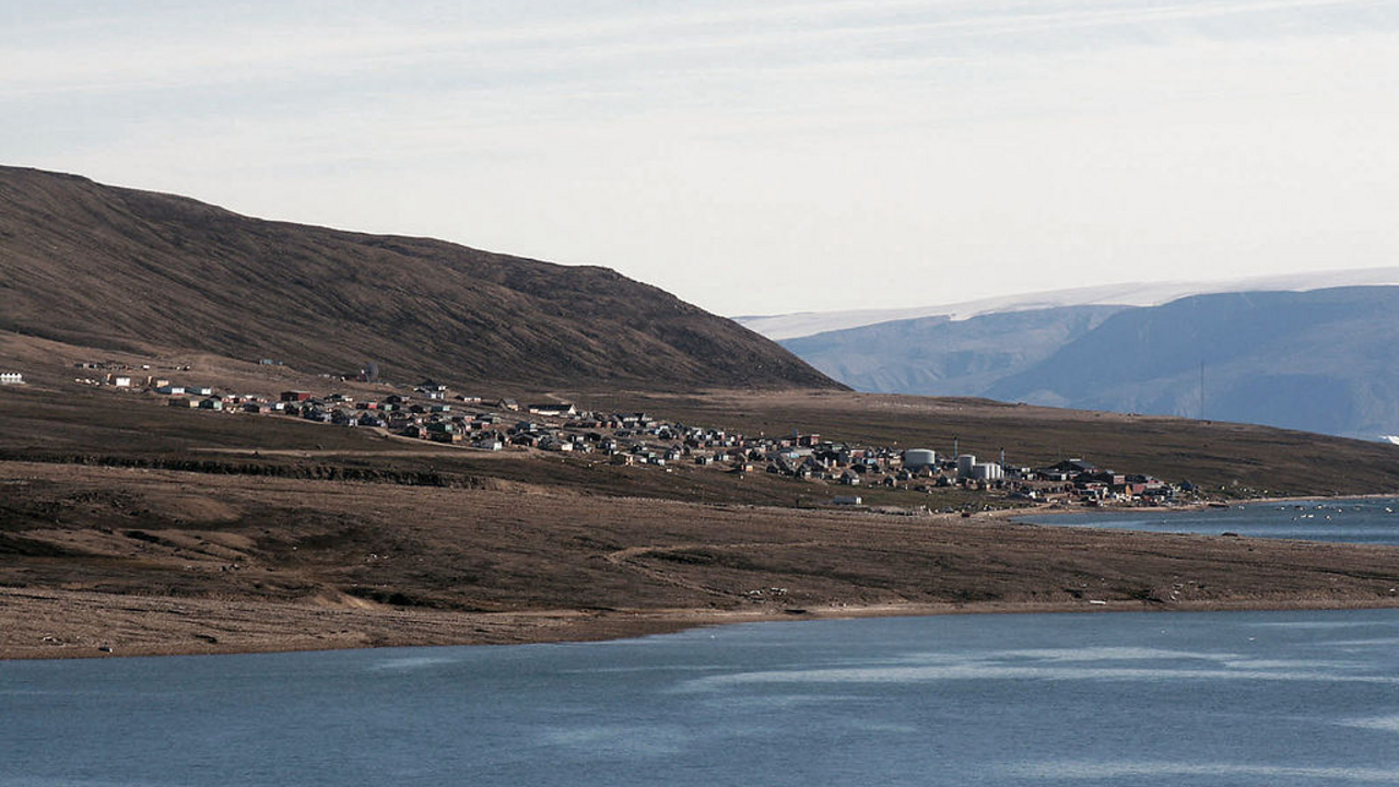 Find cheap flights to Qaanaaq