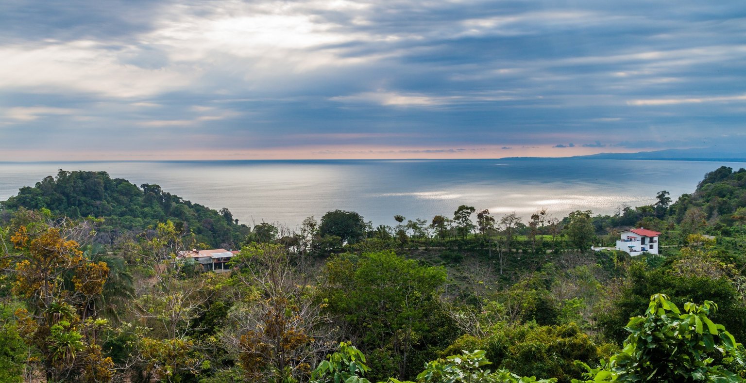 Find billige flybilletter to Quepos