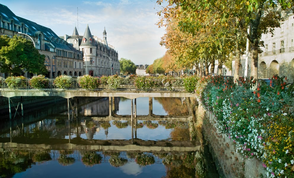Cheap car rentals in Quimper, France