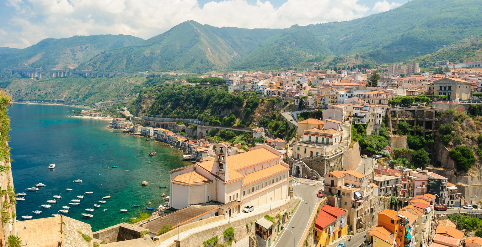 Vuelos baratos de Barcelona a Regio de Calabria a partir de 28 €