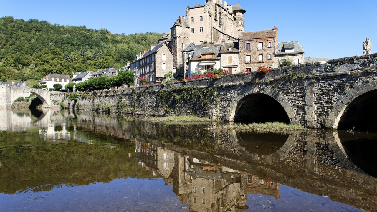 Cheap flights from Manchester to Rodez from £87