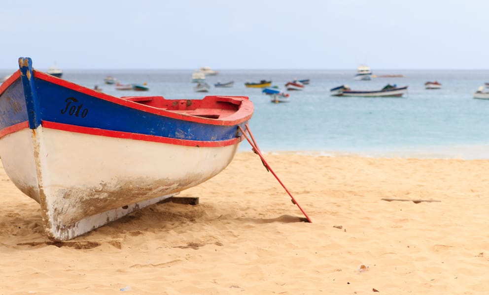 Voos baratos de Nova Deli, Índia a Ilha do Sal, Cabo Verde