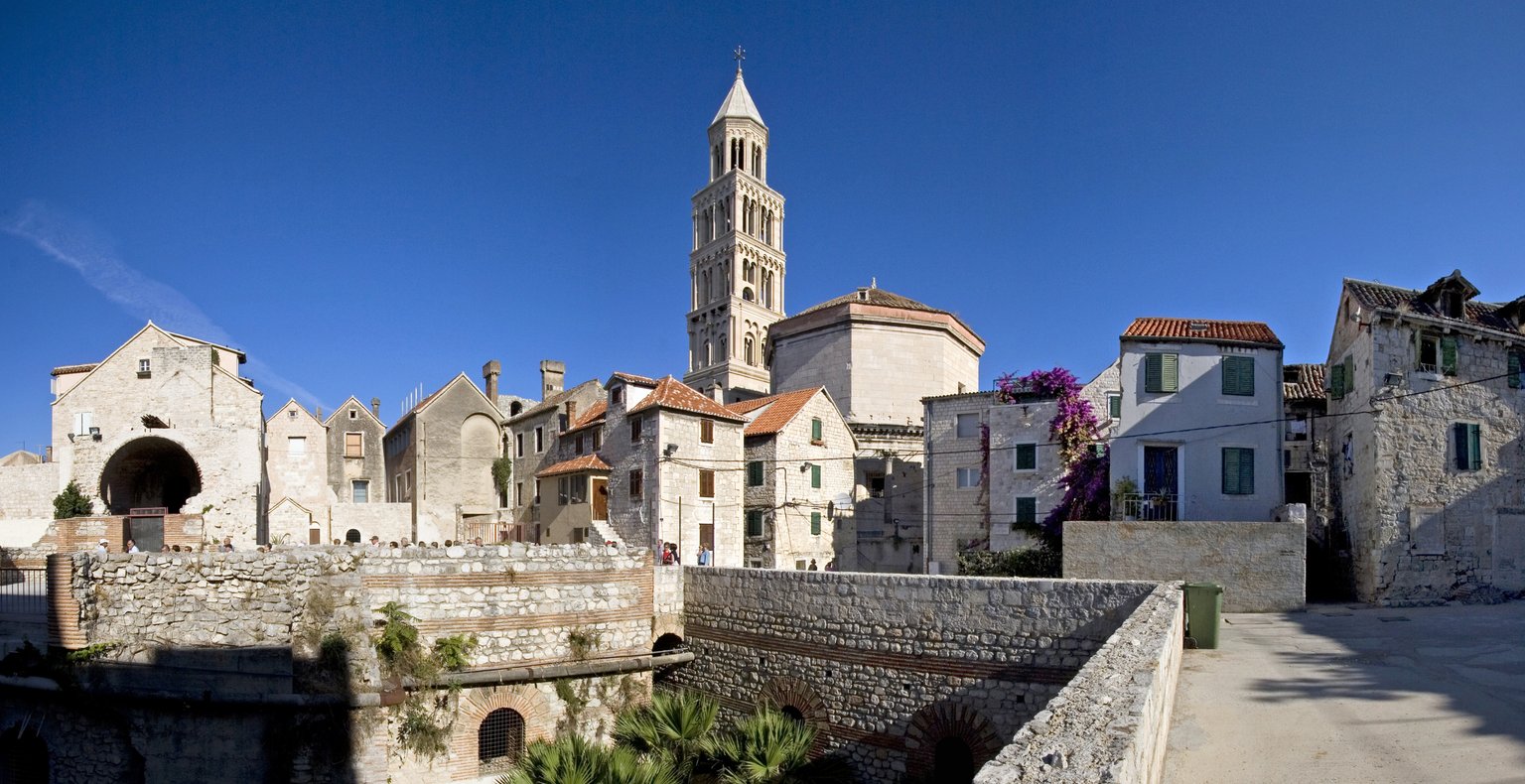 Cheap flights from New York to Split from $301