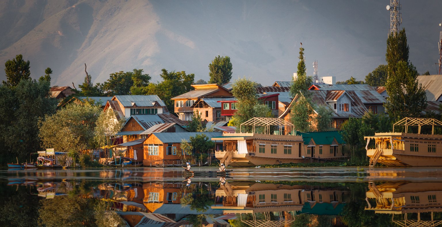 Cheap flights from Kochi to Srinagar from £74