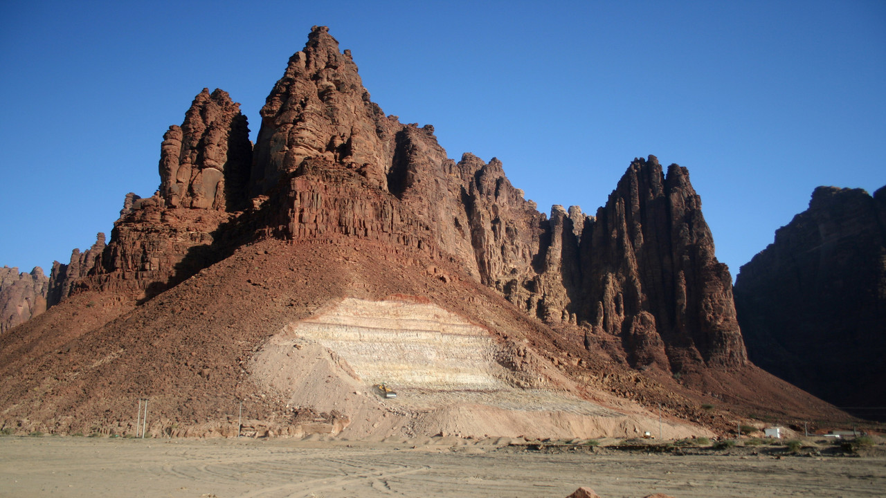 Cheap flights from Huntsville to Tabuk from £545