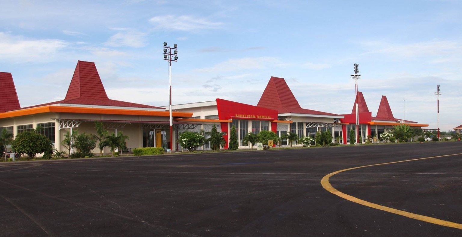 Cheap flights from Surabaya to Tambolaka from £78