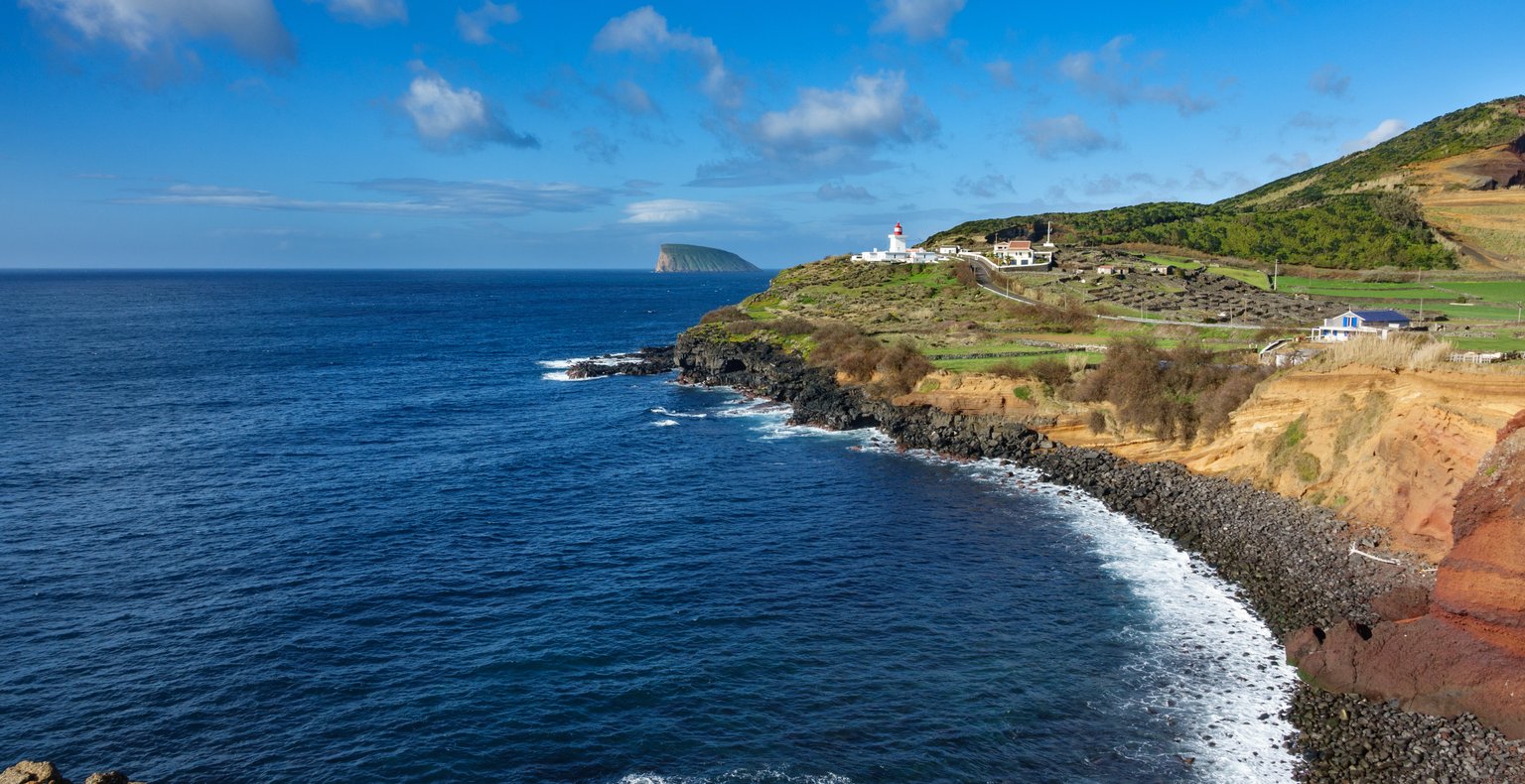 Voos baratos do Porto para a Ilha Terceira a partir de 28 €