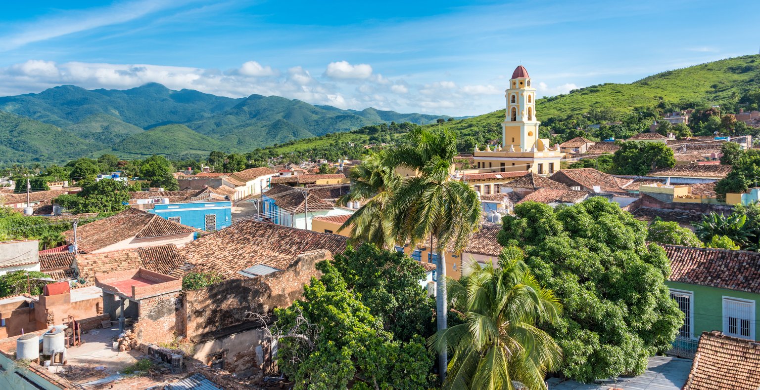 Vuelos baratos de La Paz a Trinidad a partir de 100 €