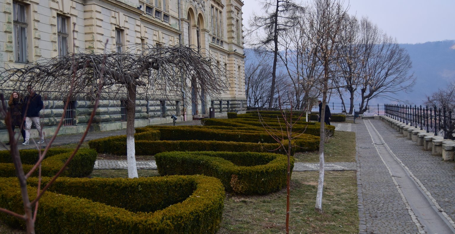 Trouvez des vols à prix mini vers Tufi
