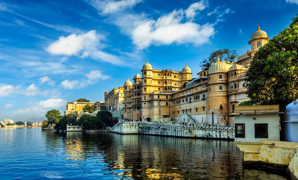 Cheap car rentals in Udaipur, India