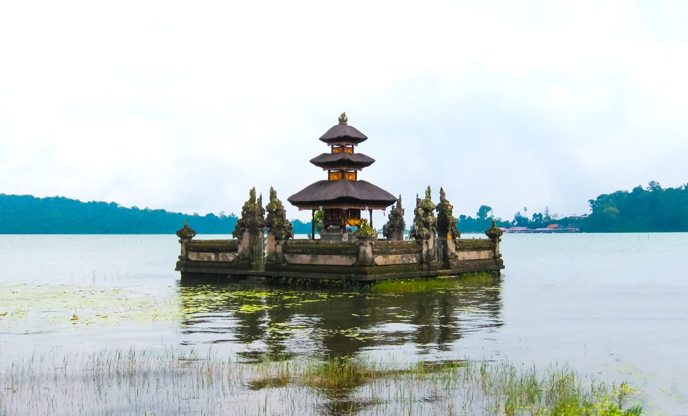 Cheap car rentals in Ulan Hot, China