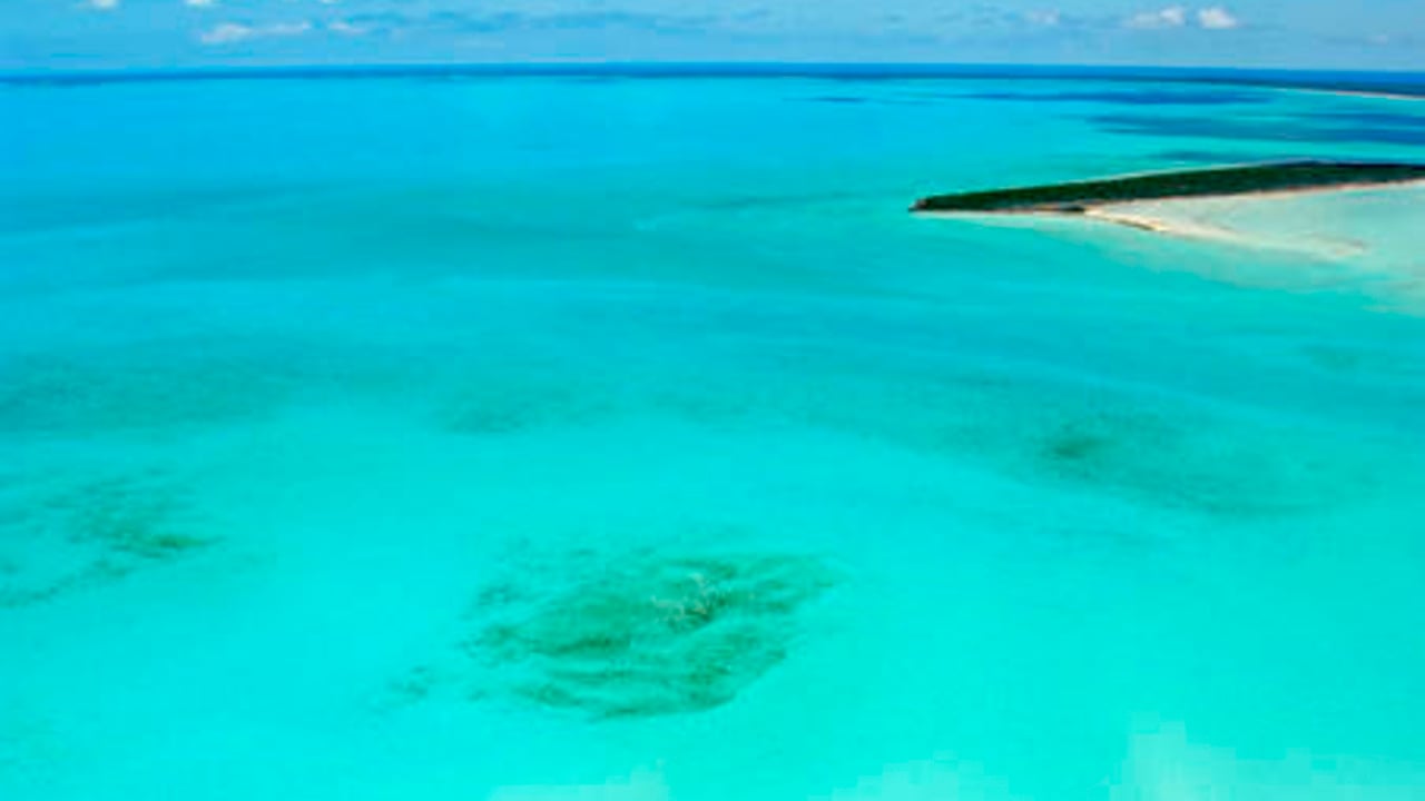 Flyg to Deadman’s Cay Settlement, Bahamas