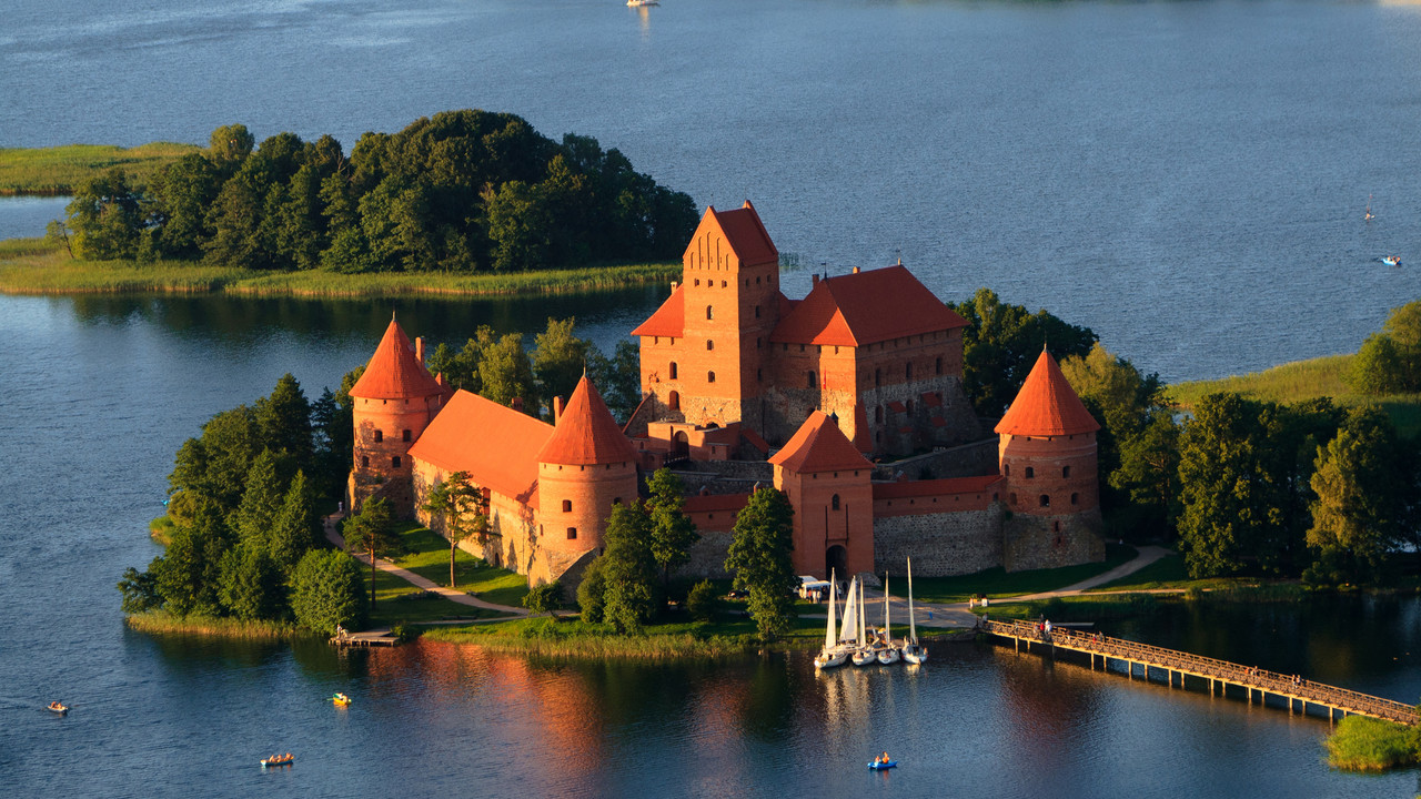 Cheap flights from Warsaw to Vilnius from $78