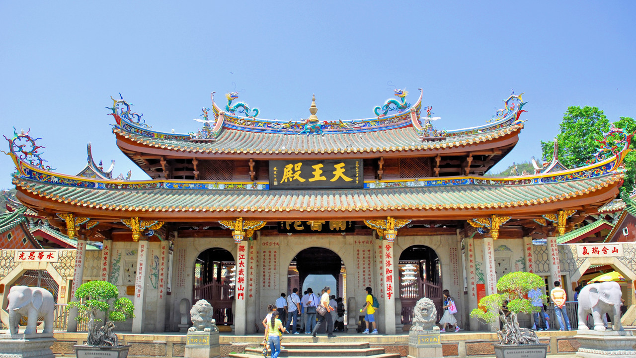 Cheap flights from Singapore to Xiamen from £175